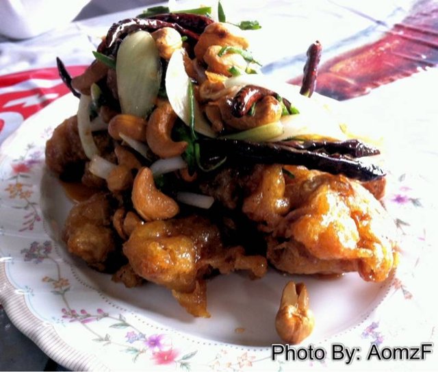 ไก่ผัดเม็ดมะม่วงหิมพานต์