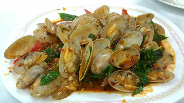 หอยผัดน้ำพริกเผา
