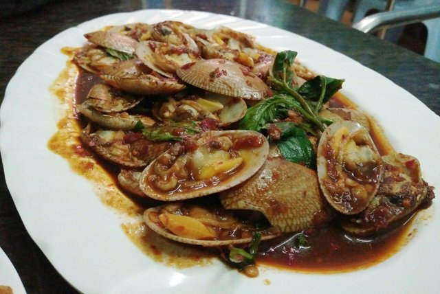 หอยผัดน้ำพริกเผา