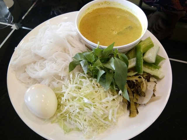 ขนมจีน