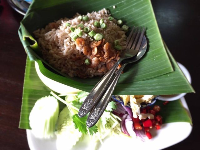 ข้าวคลุกกะปิ
