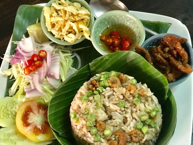 ข้าวคลุกกะปิ