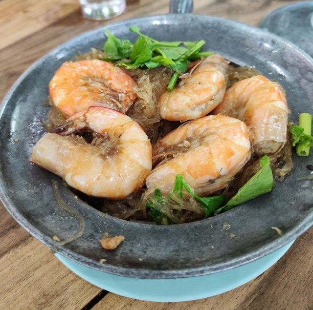 กุ้งอบวุ้นเส้น