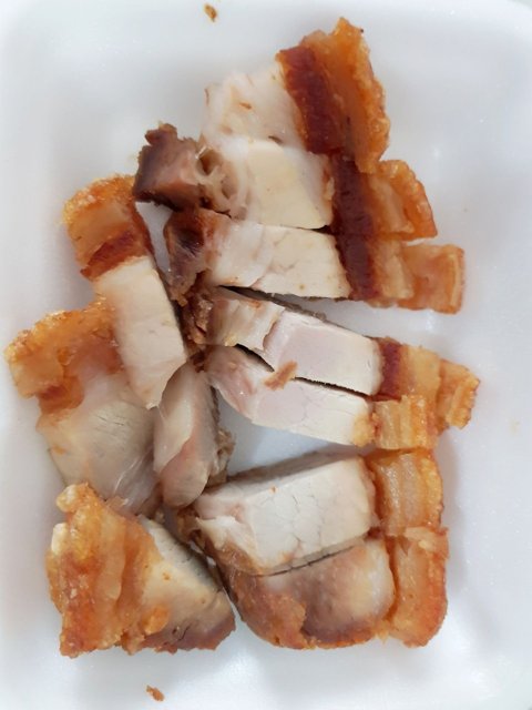 หมูกรอบ