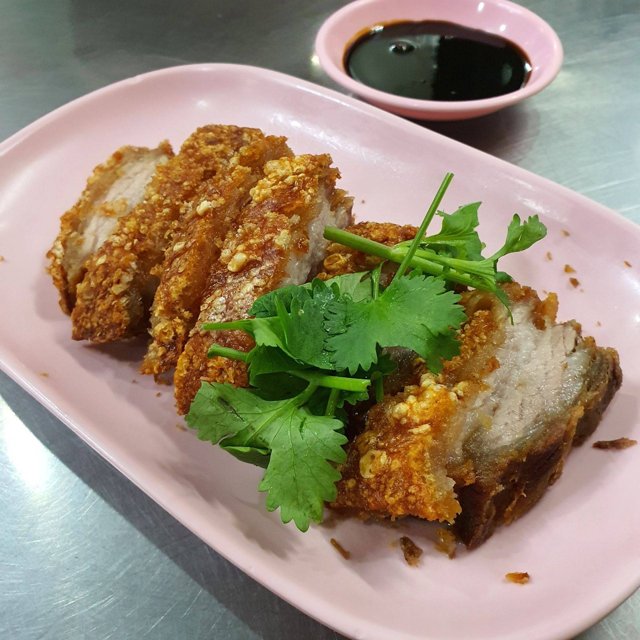 หมูกรอบ
