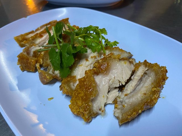 หมูกรอบ