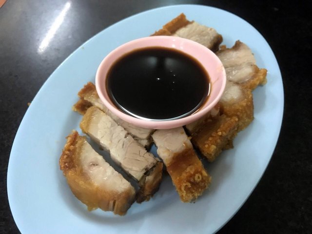 หมูกรอบ