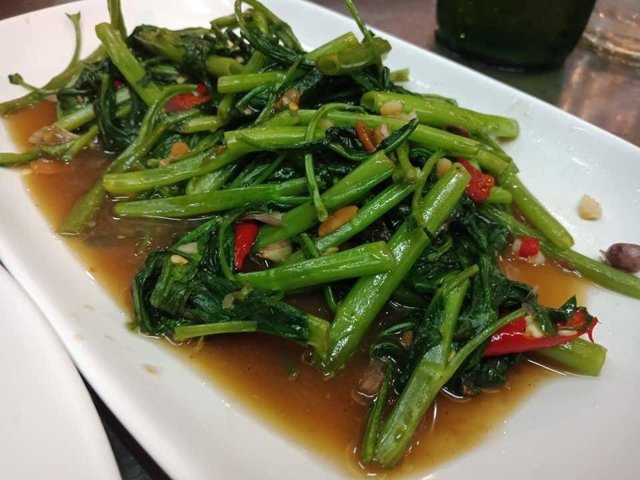 ผัดผักบุ้งไฟแดง