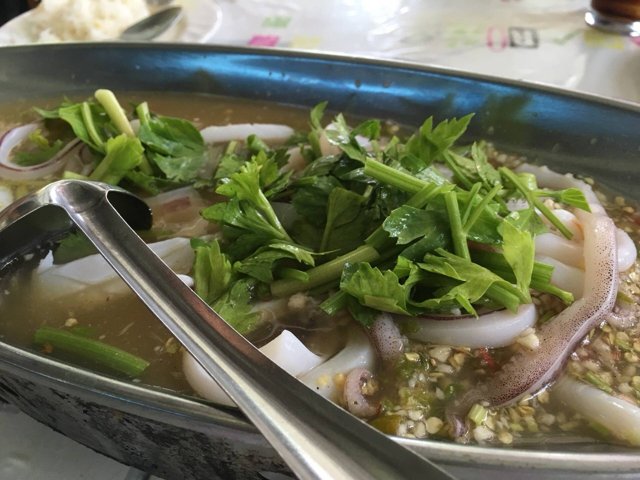ปลาหมึกนึ่งมะนาว