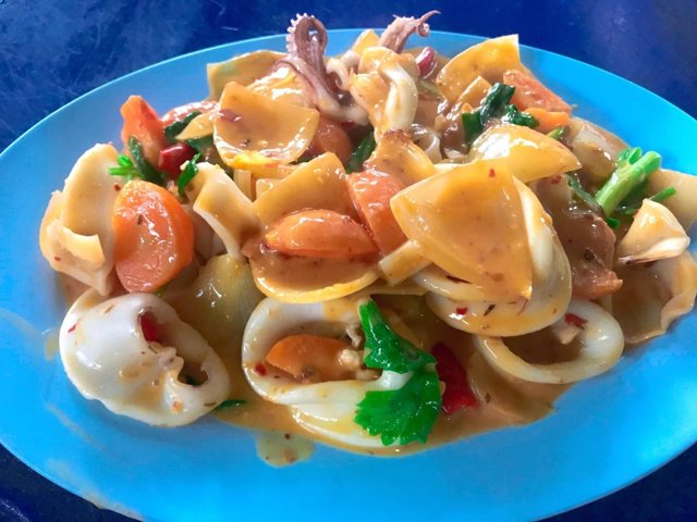 ปลาหมึกผัดไข่เค็ม