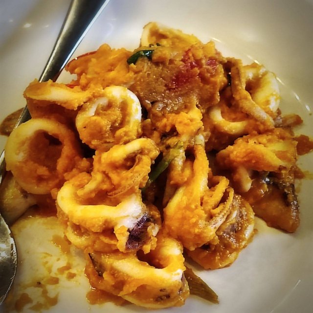 ปลาหมึกผัดไข่เค็ม