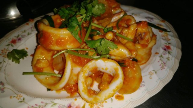 ปลาหมึกผัดไข่เค็ม